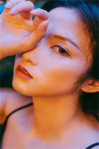 为让战友弟弟进文工团，妻子狠心打断我的双腿的小说