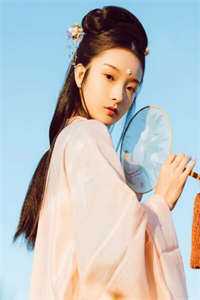 梨枝空映月，不见旧人归完整作品