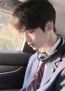 表面勾栏听曲，暗地我执掌天下！笔趣阁