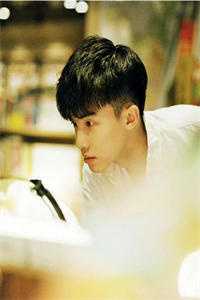 人间无门，客舟听雨眠质量好文