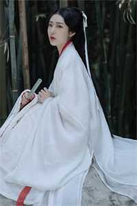 为绝嗣皇帝诞下子嗣后，我吓坏了短篇